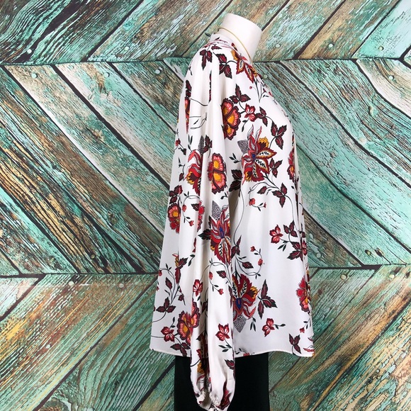 B3 - H&M| White W/Floral Chiffon Top - 12 - Picture 3 of 7